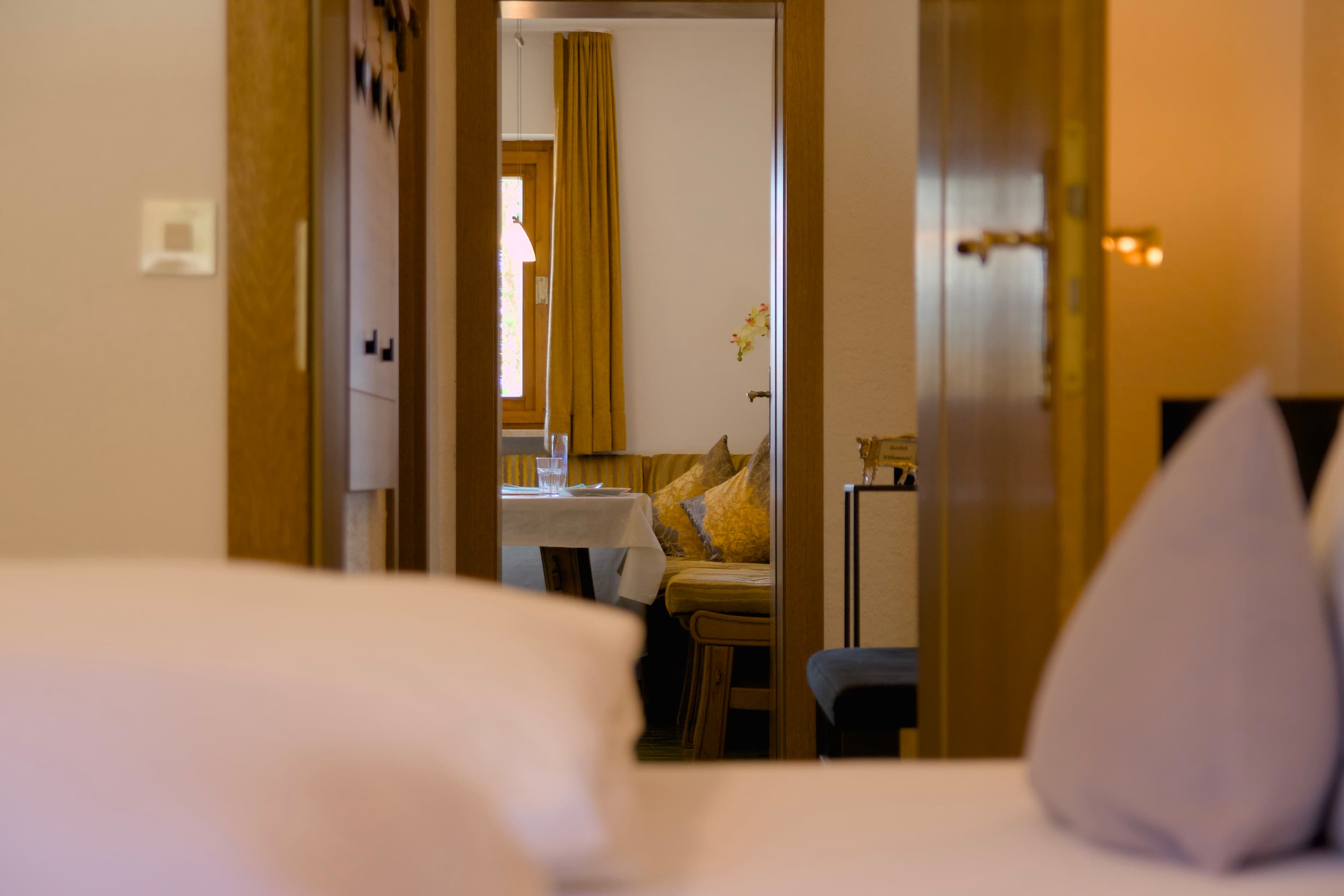 Schlafzimmer Detail – Ferienwohnung Allgäu Retro-Charme